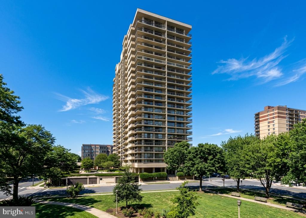 400 MADISON STREET Unit: 1605