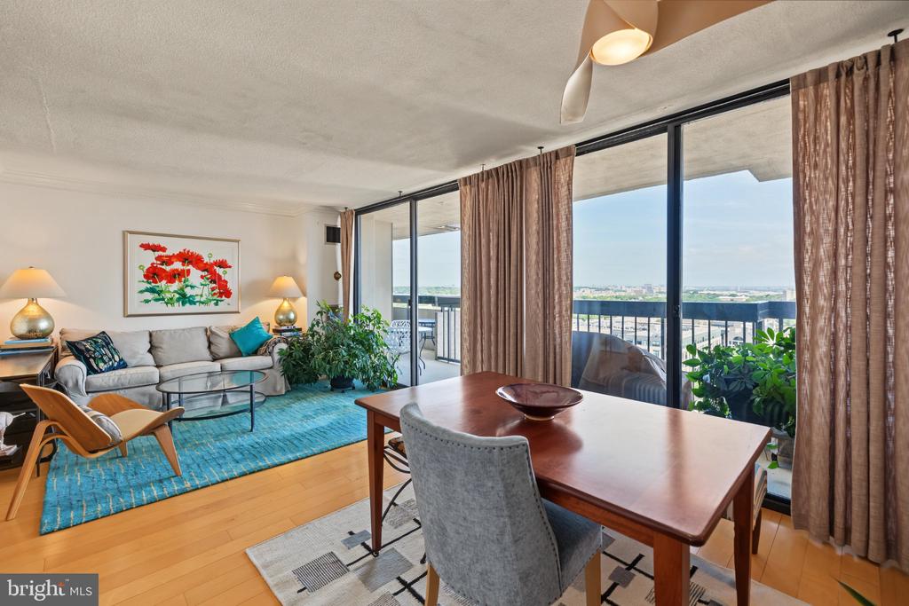 400 MADISON STREET Unit: 1605