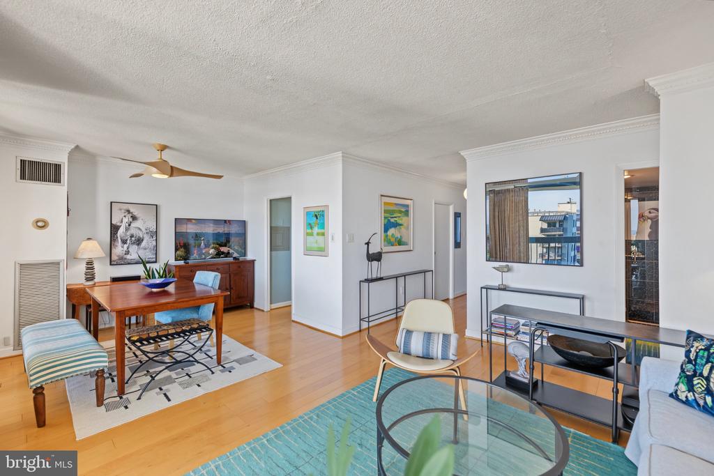400 MADISON STREET Unit: 1605