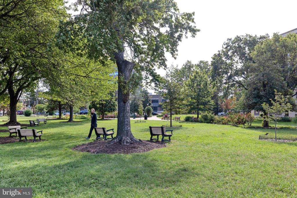 400 MADISON STREET Unit: 1605