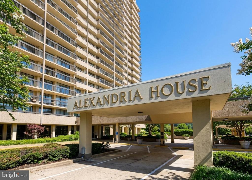 400 MADISON STREET Unit: 1605