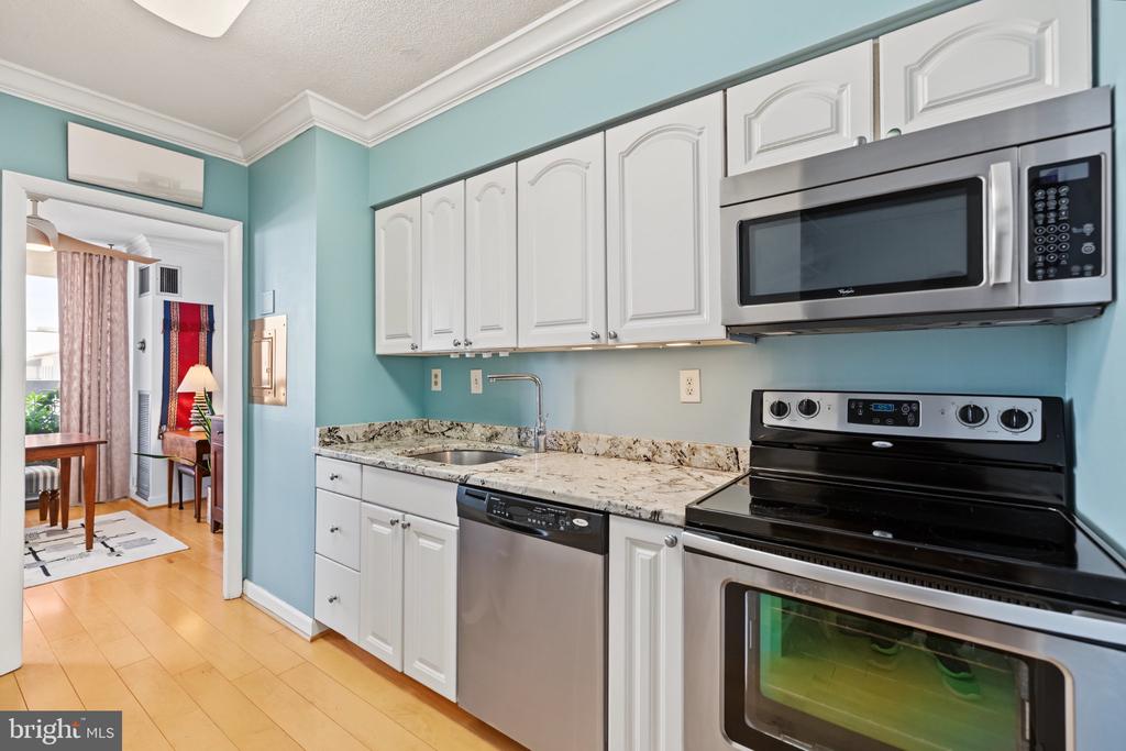 400 MADISON STREET Unit: 1605