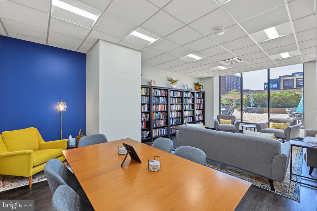 400 MADISON STREET Unit: 1605