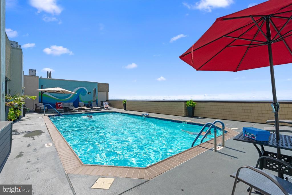 400 MADISON STREET Unit: 1605