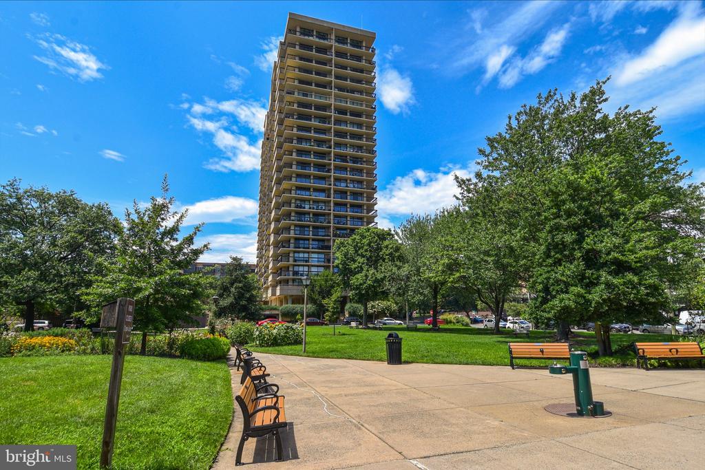 400 MADISON STREET Unit: 1605