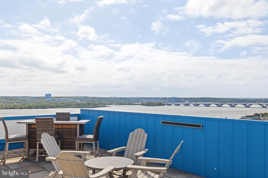 400 MADISON STREET Unit: 1605