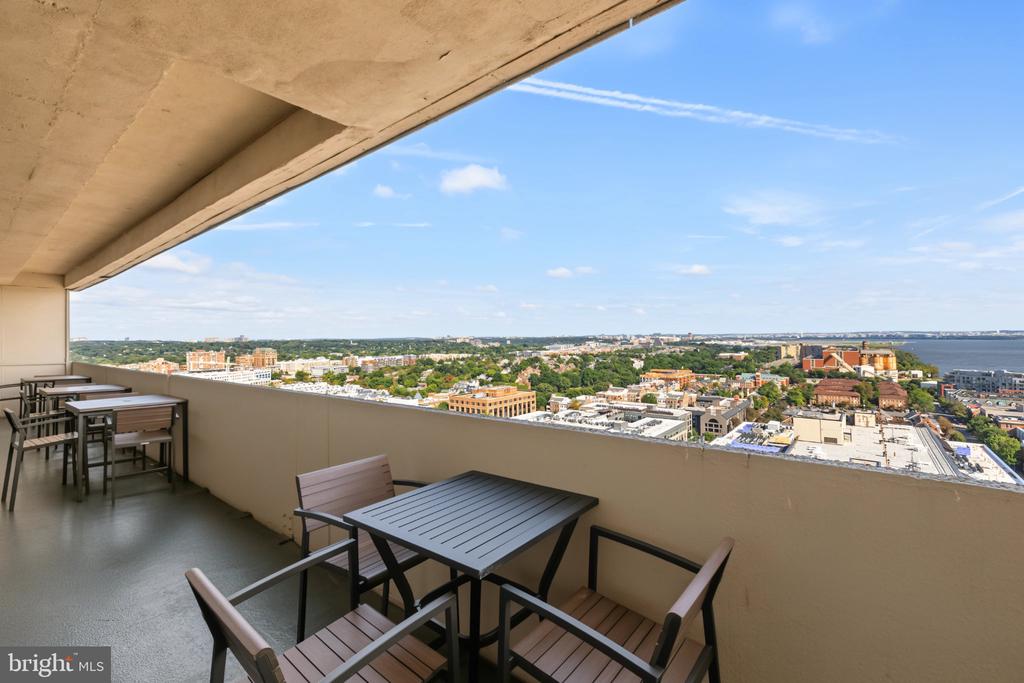 400 MADISON STREET Unit: 1605