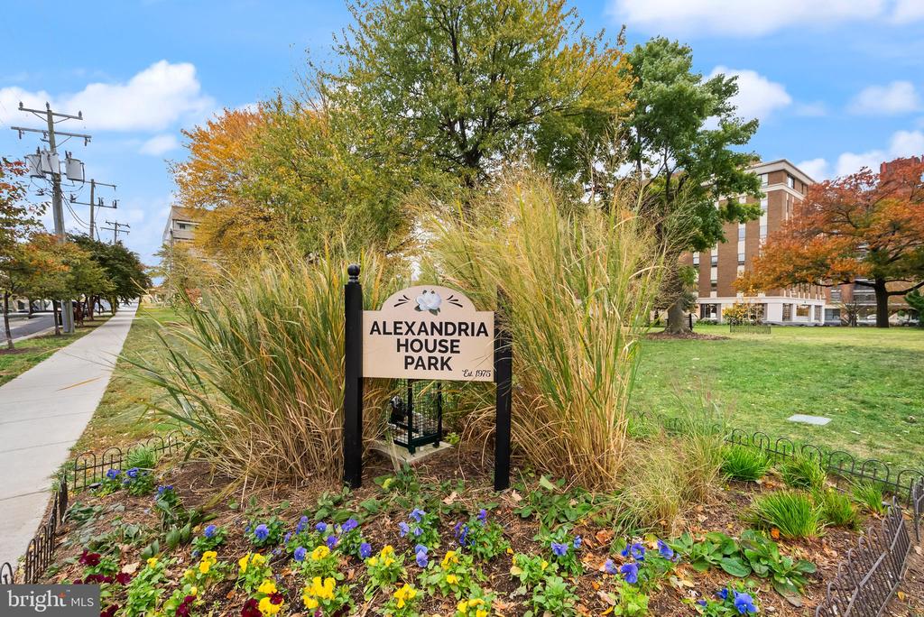 400 MADISON STREET Unit: 1605