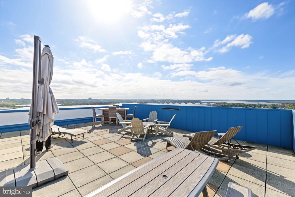 400 MADISON STREET Unit: 1605