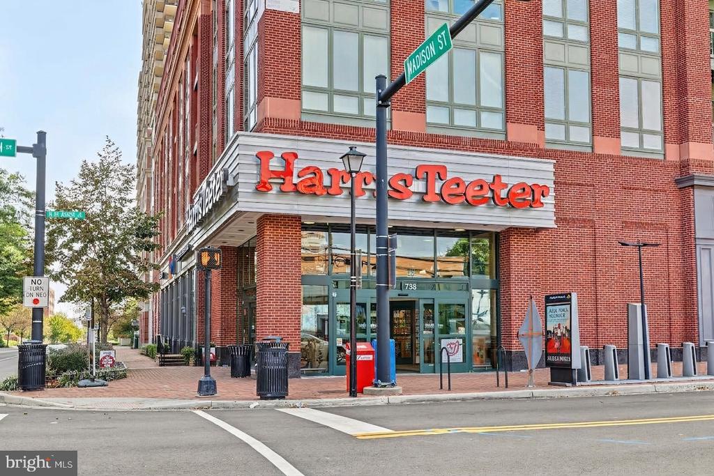 400 MADISON STREET Unit: 1605