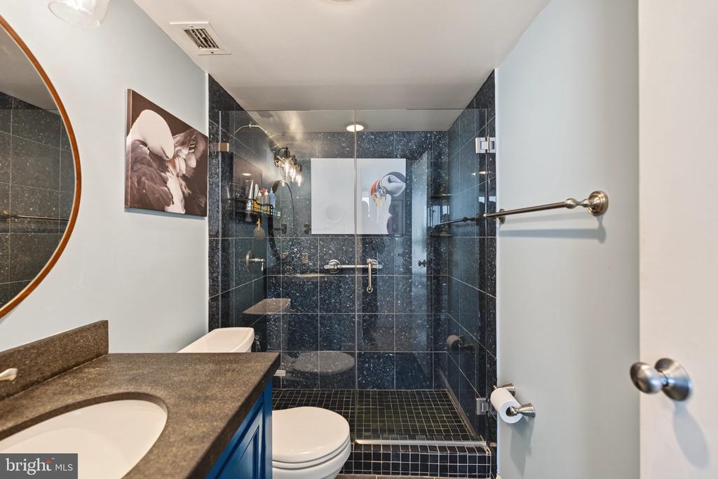 400 MADISON STREET Unit: 1605