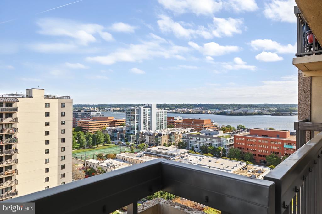 400 MADISON STREET Unit: 1605