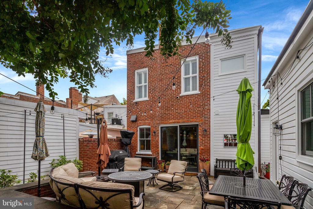 1215 DUKE STREET