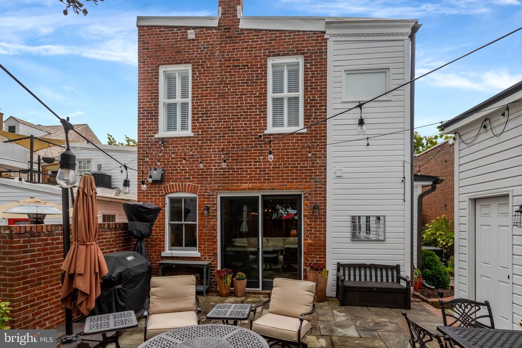 1215 DUKE STREET
