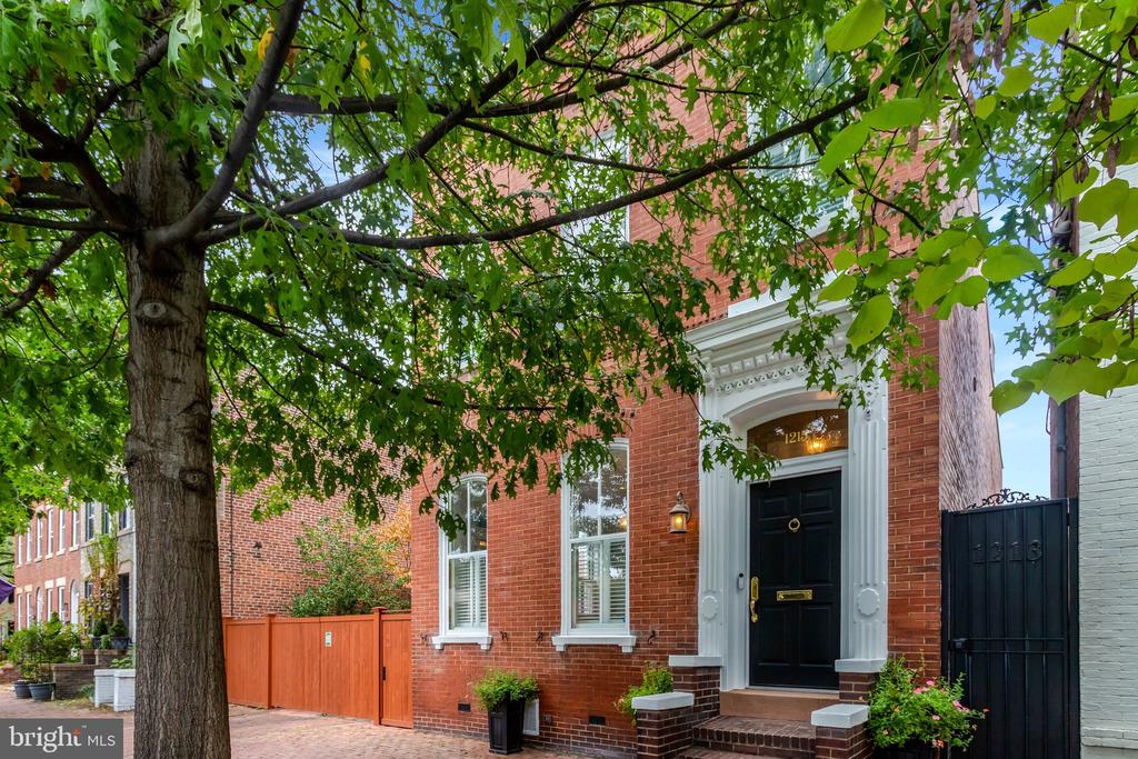 1215 DUKE STREET