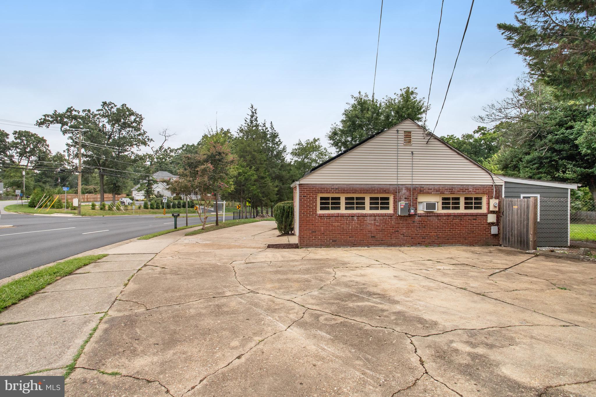 6540 Braddock Rd