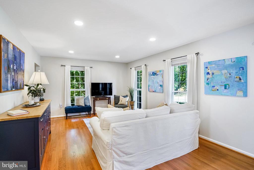 5631 RIDGE VIEW DRIVE