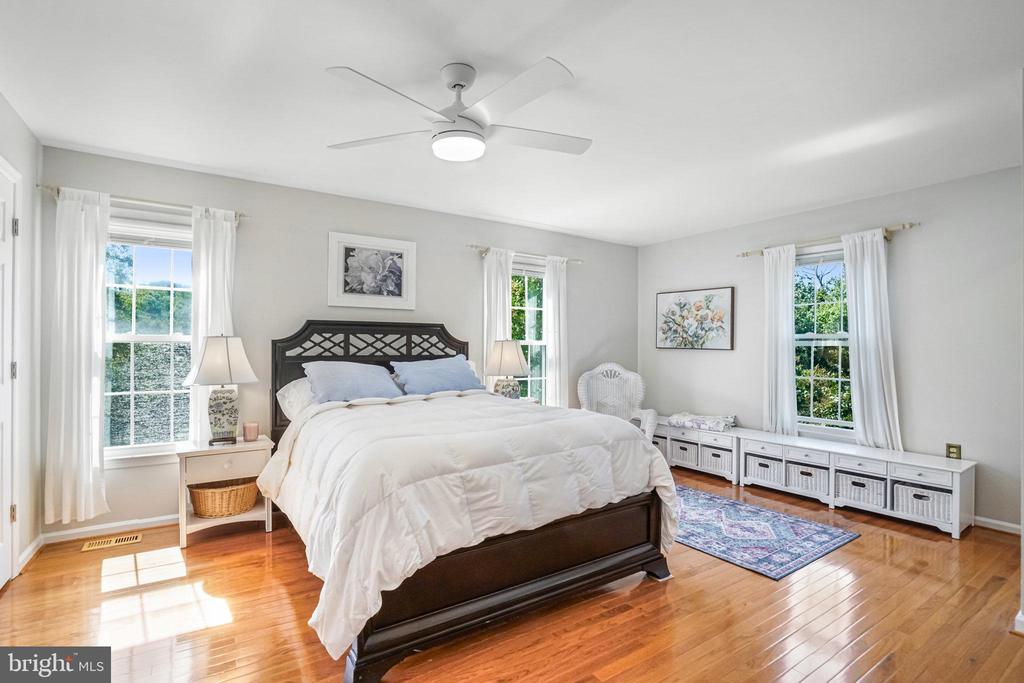 5631 RIDGE VIEW DRIVE