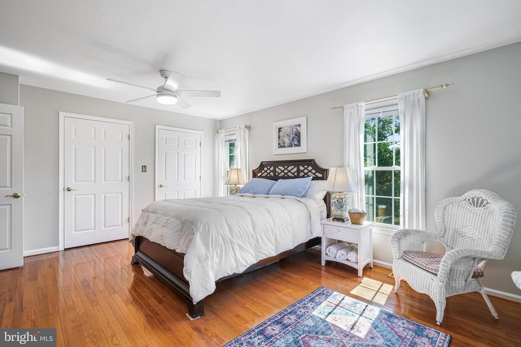 5631 RIDGE VIEW DRIVE
