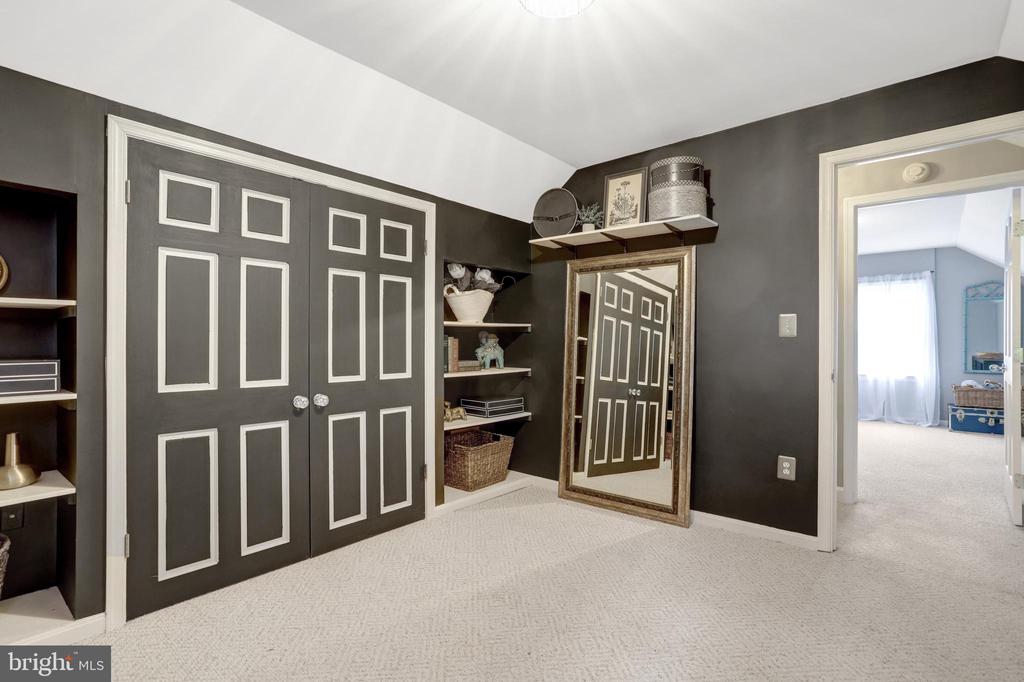 4106 FERRY LANDING ROAD