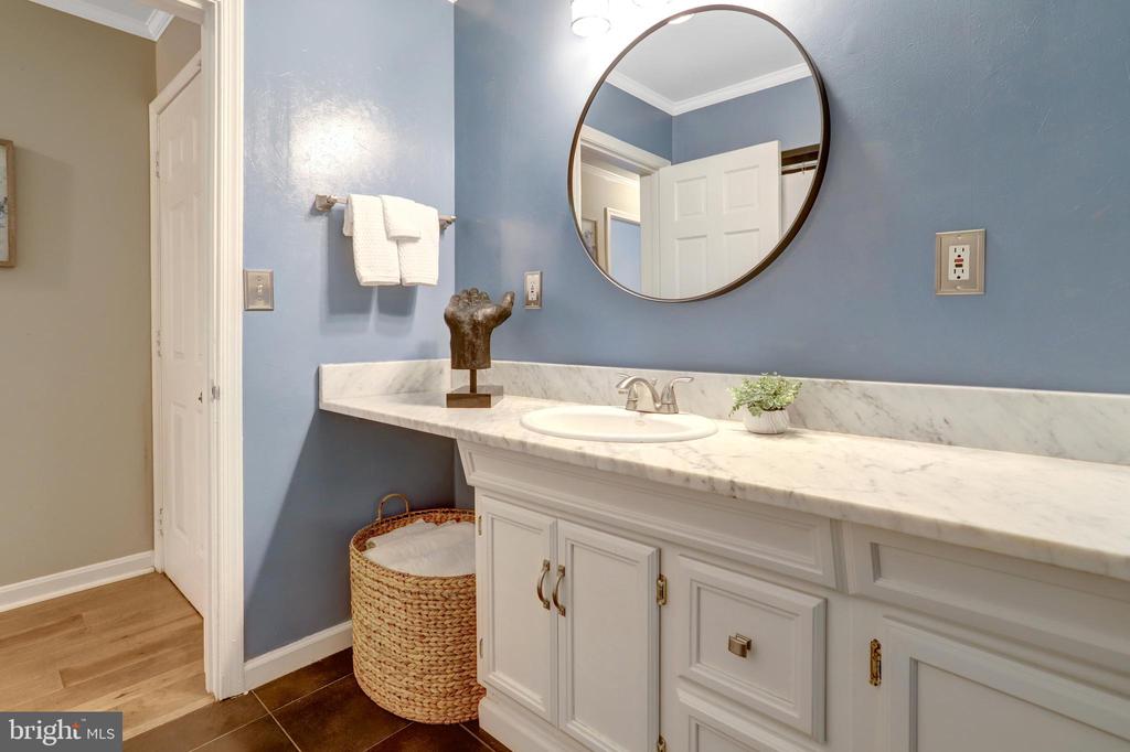 4106 FERRY LANDING ROAD