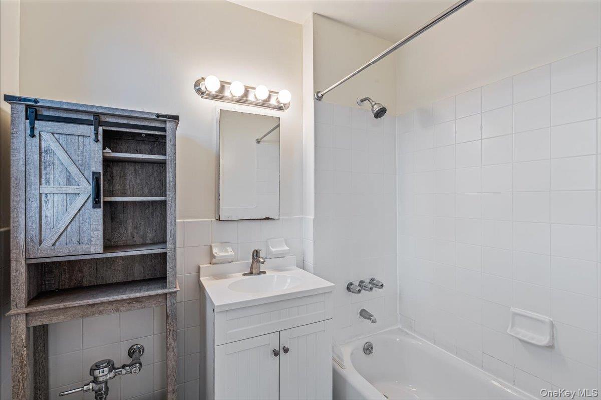 141 Woodmere Boulevard Unit: 3C