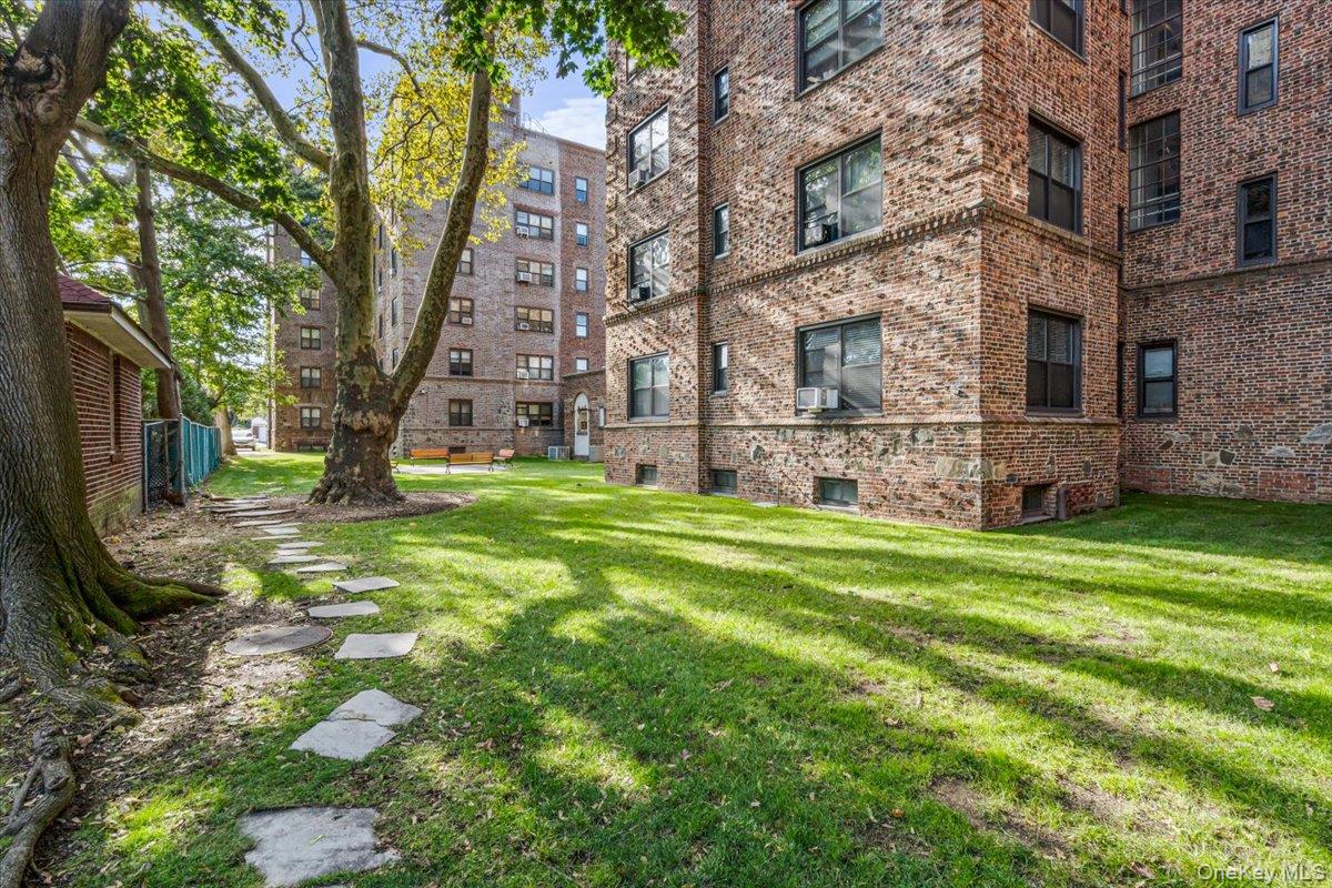 141 Woodmere Boulevard Unit: 3C