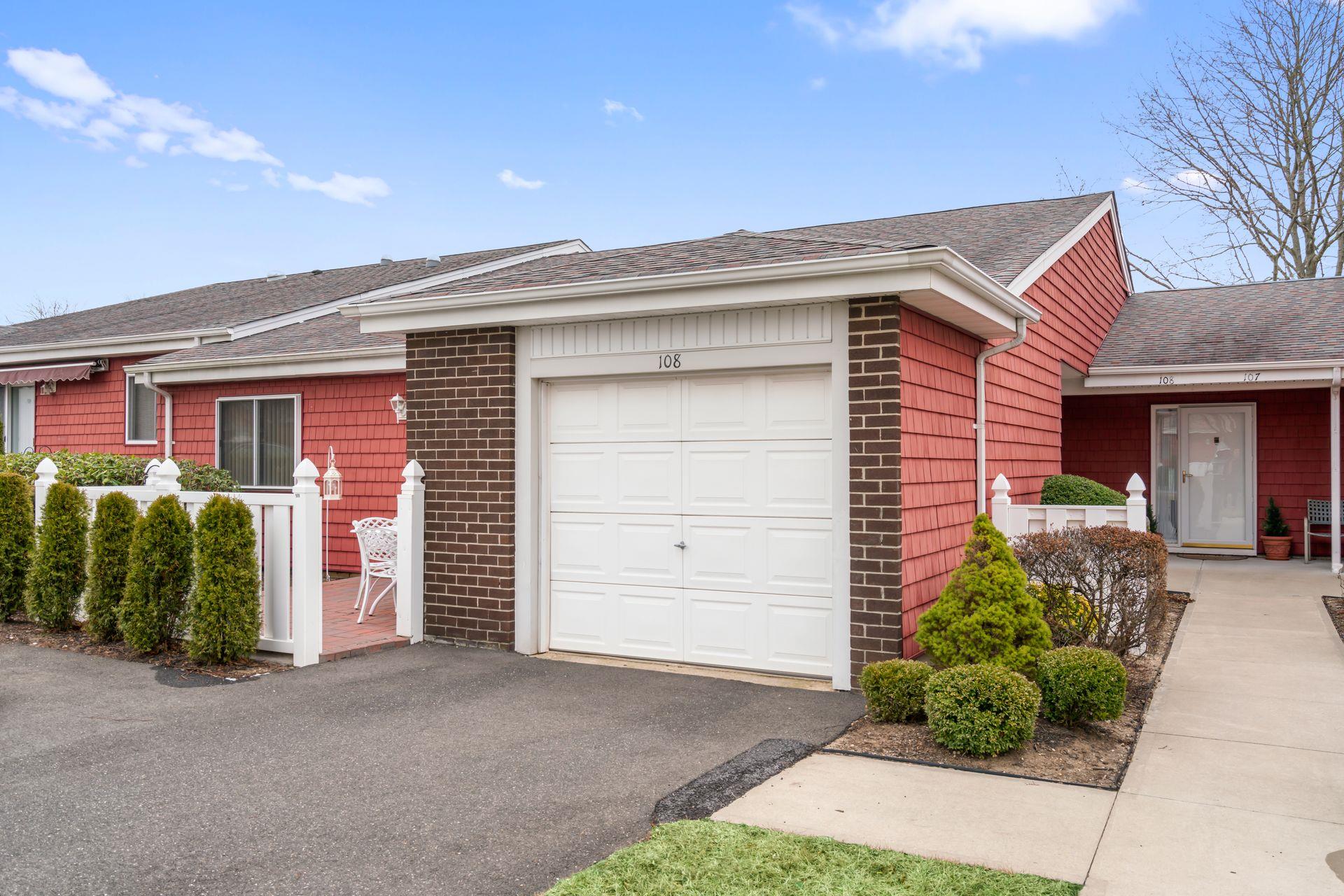 108 Drew Drive S Unit: 108