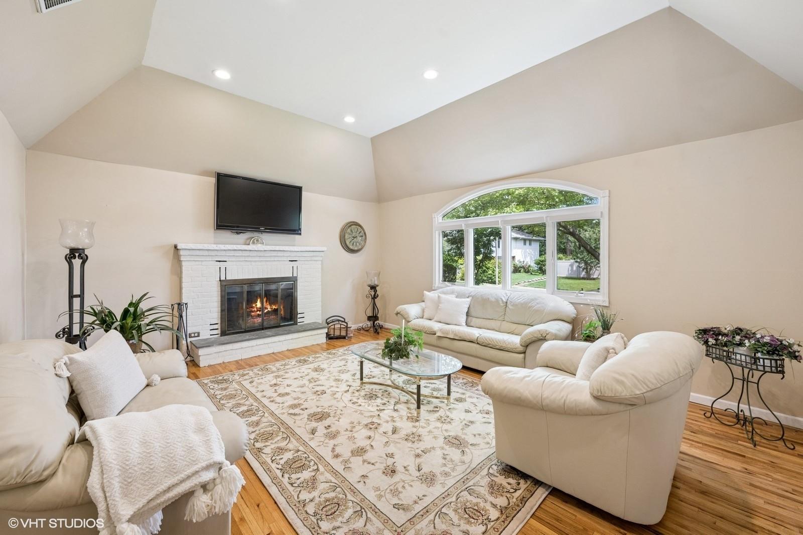 9 Fern Drive W