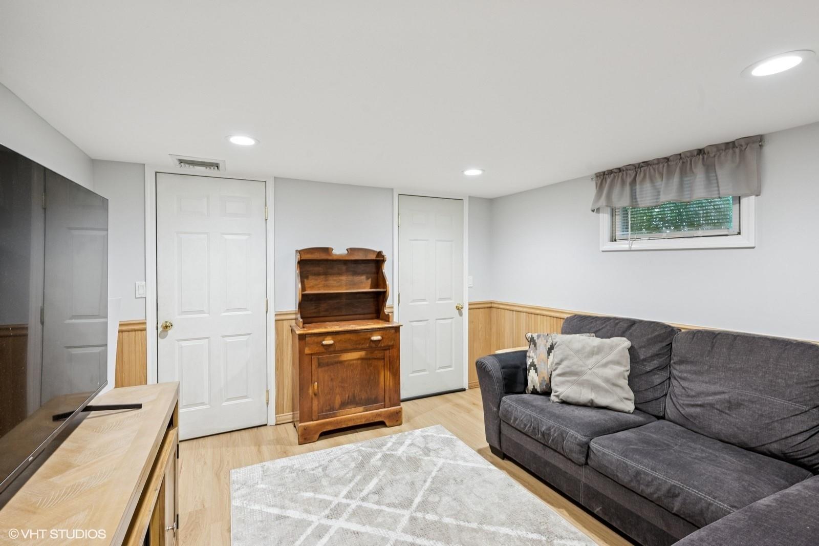 9 Fern Drive W