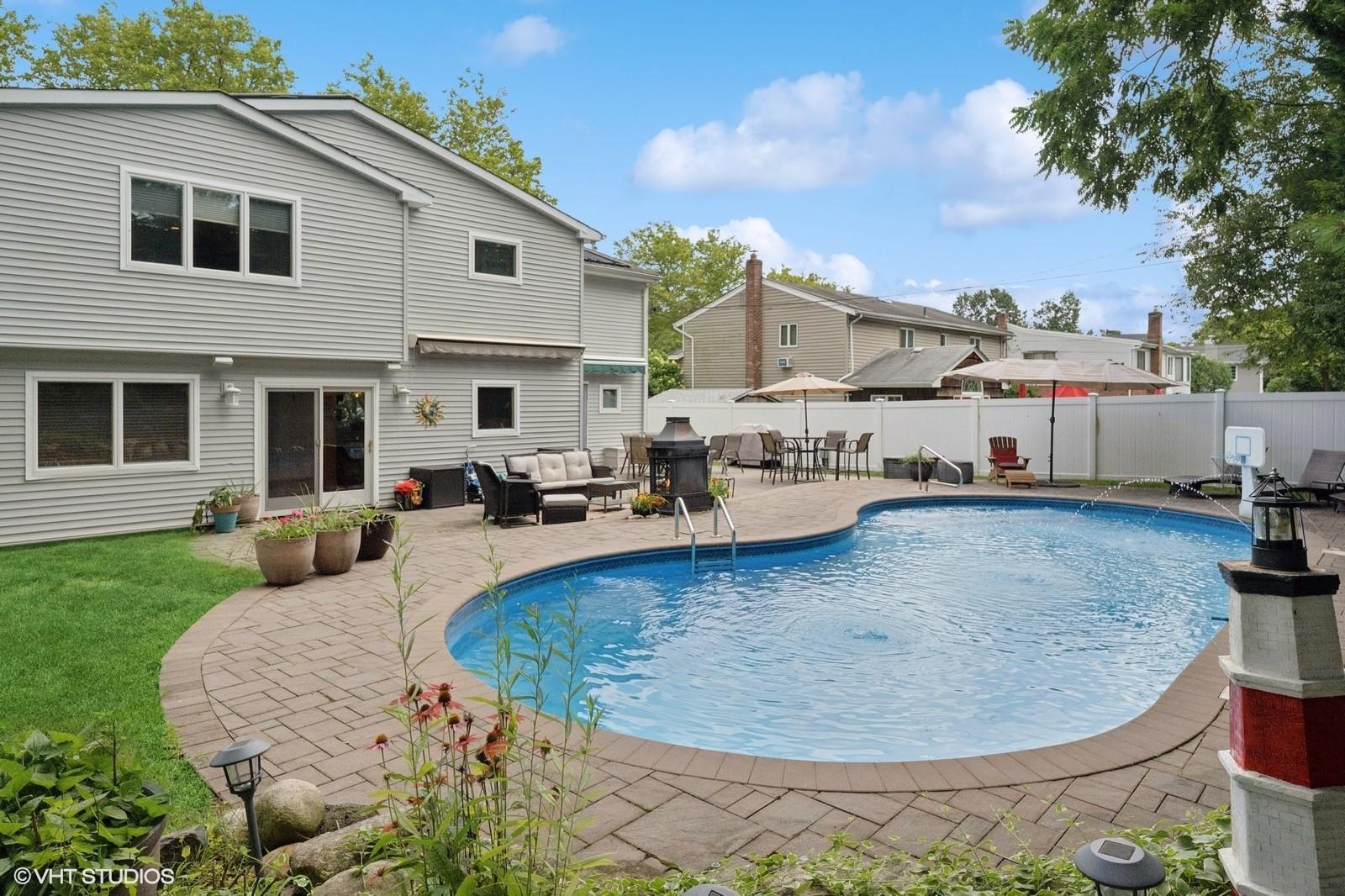 9 Fern Drive W