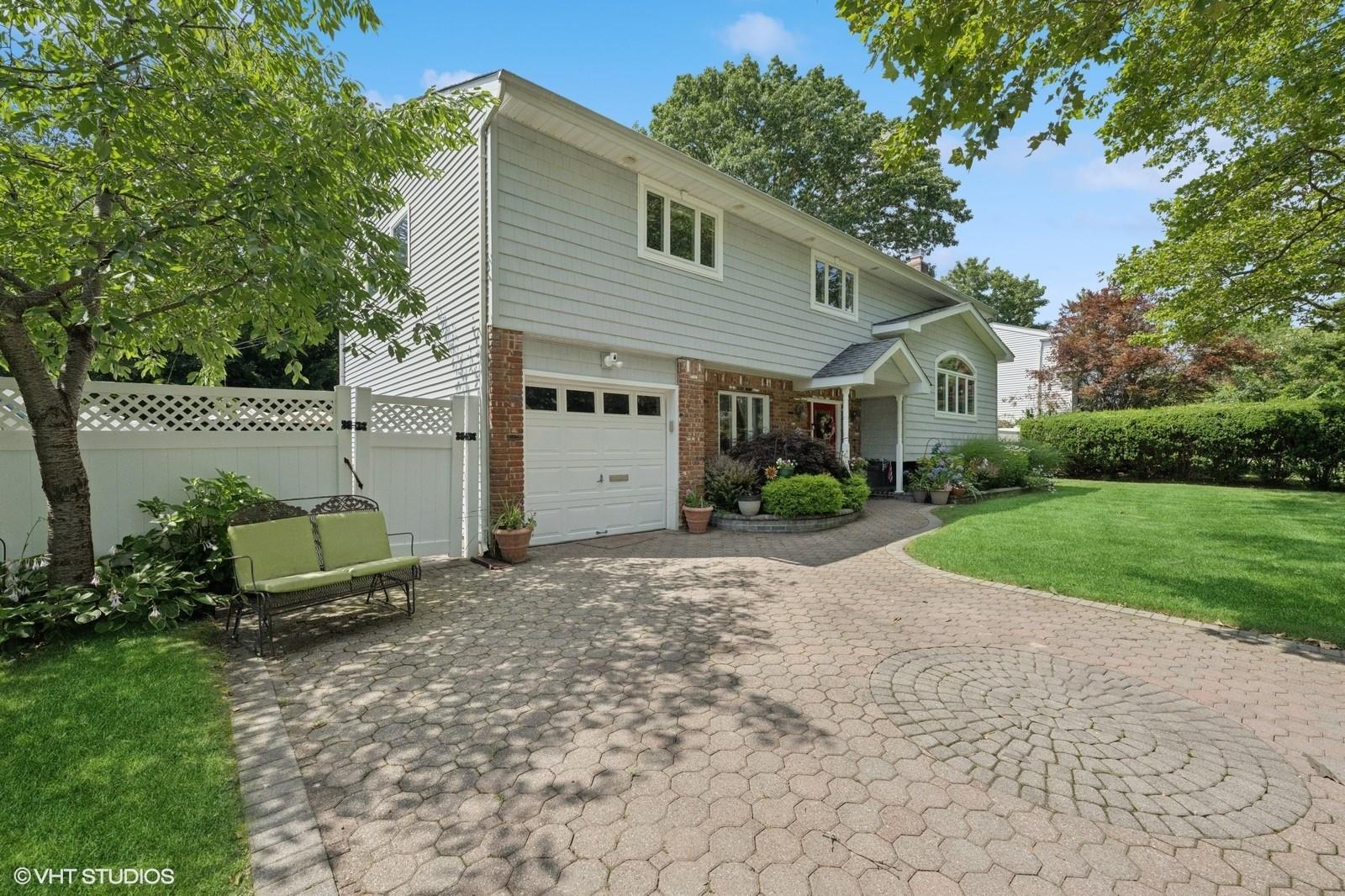 9 Fern Drive W