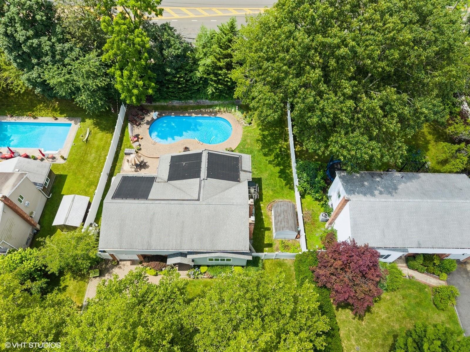9 Fern Drive W
