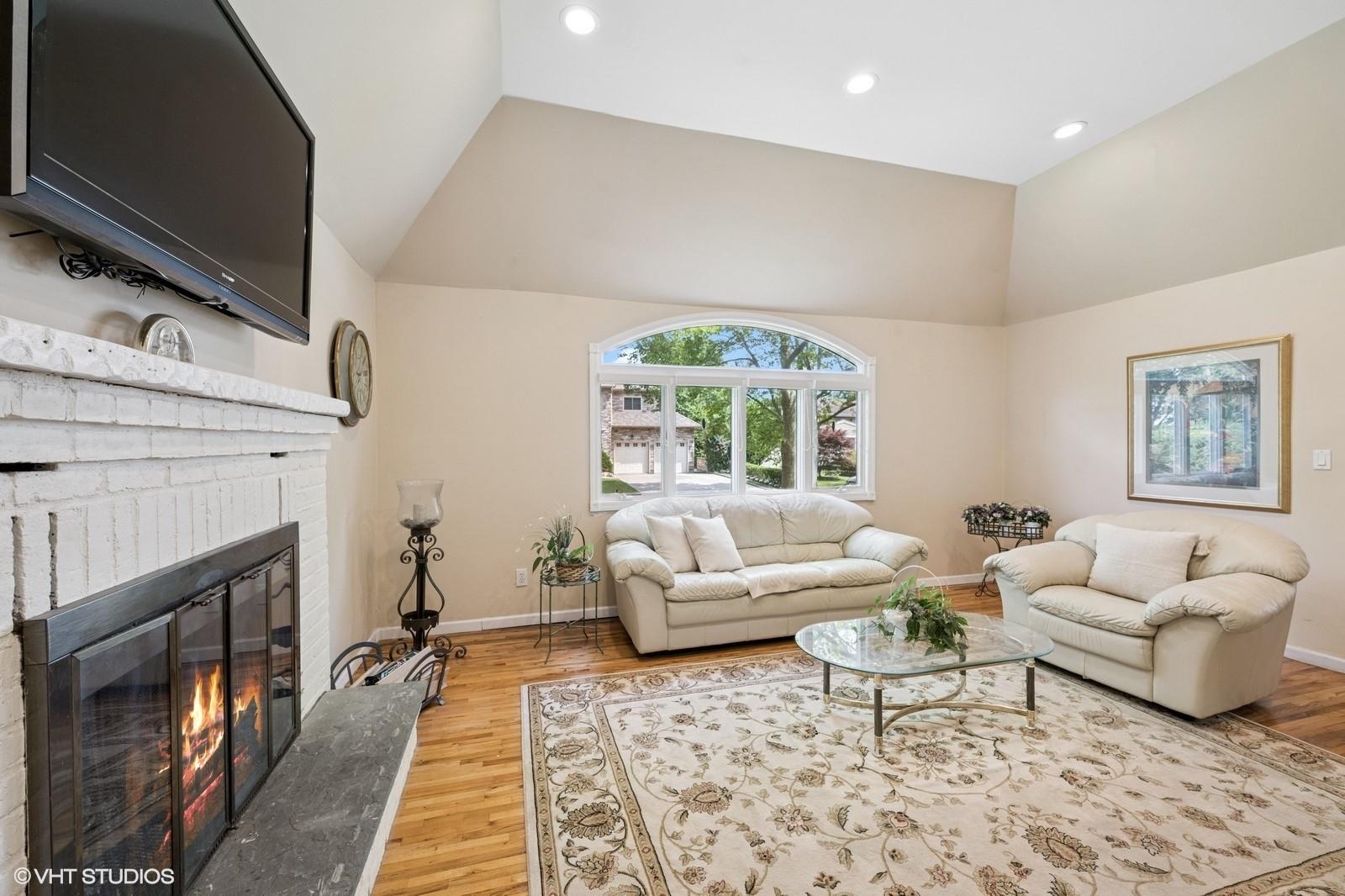 9 Fern Drive W