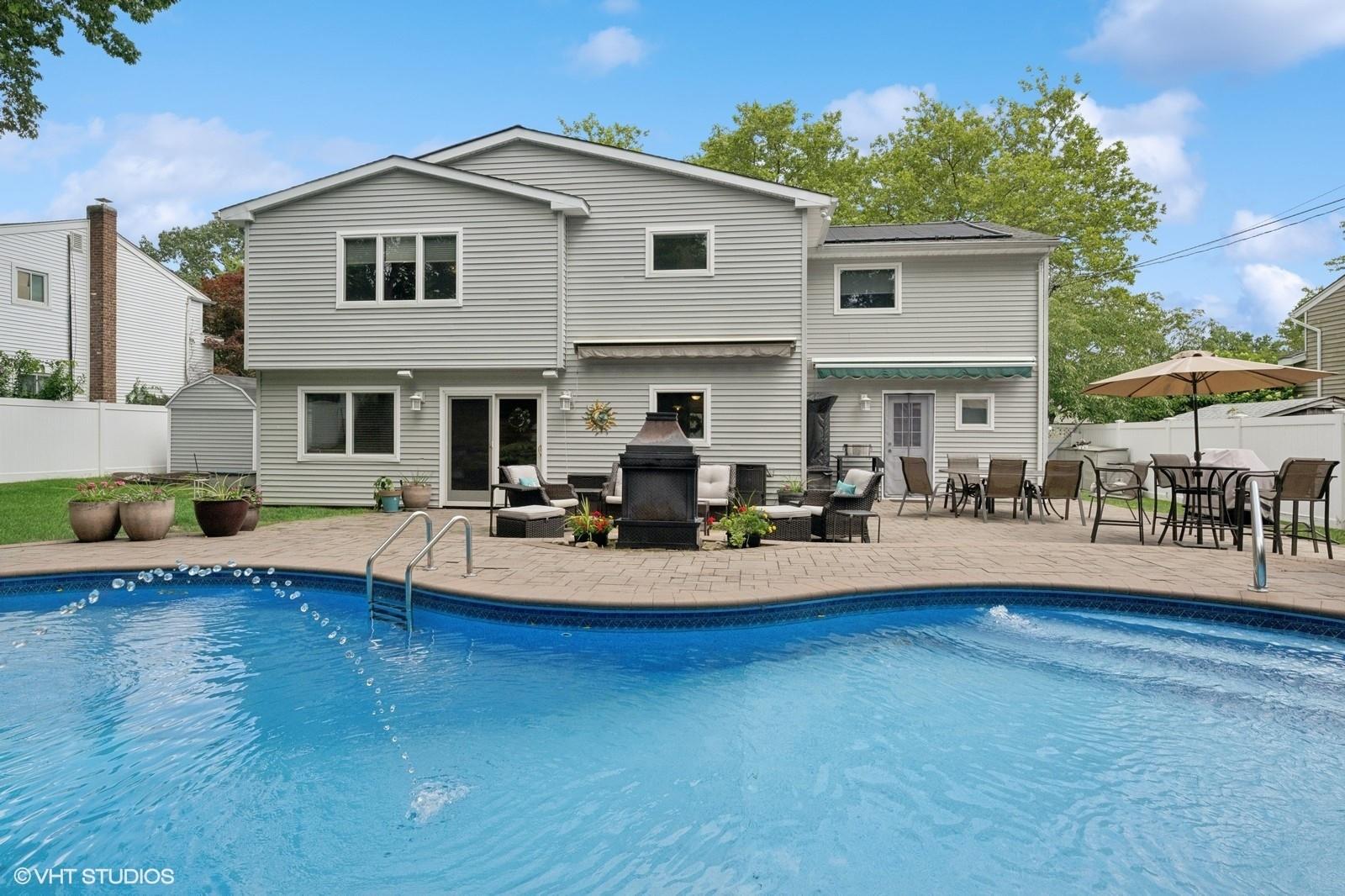 9 Fern Drive W