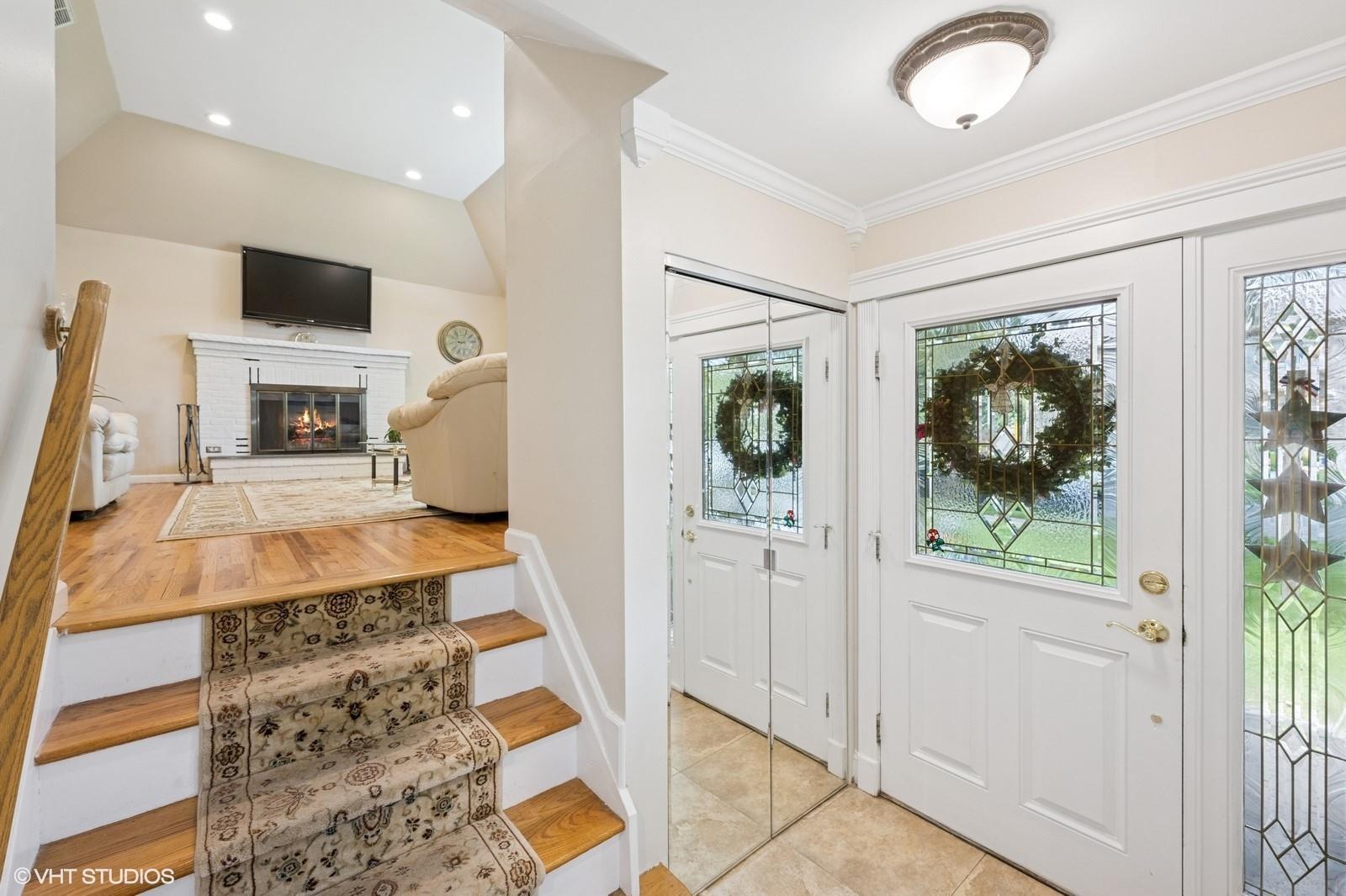 9 Fern Drive W