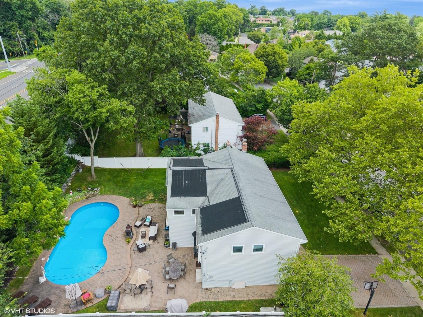 9 Fern Drive W
