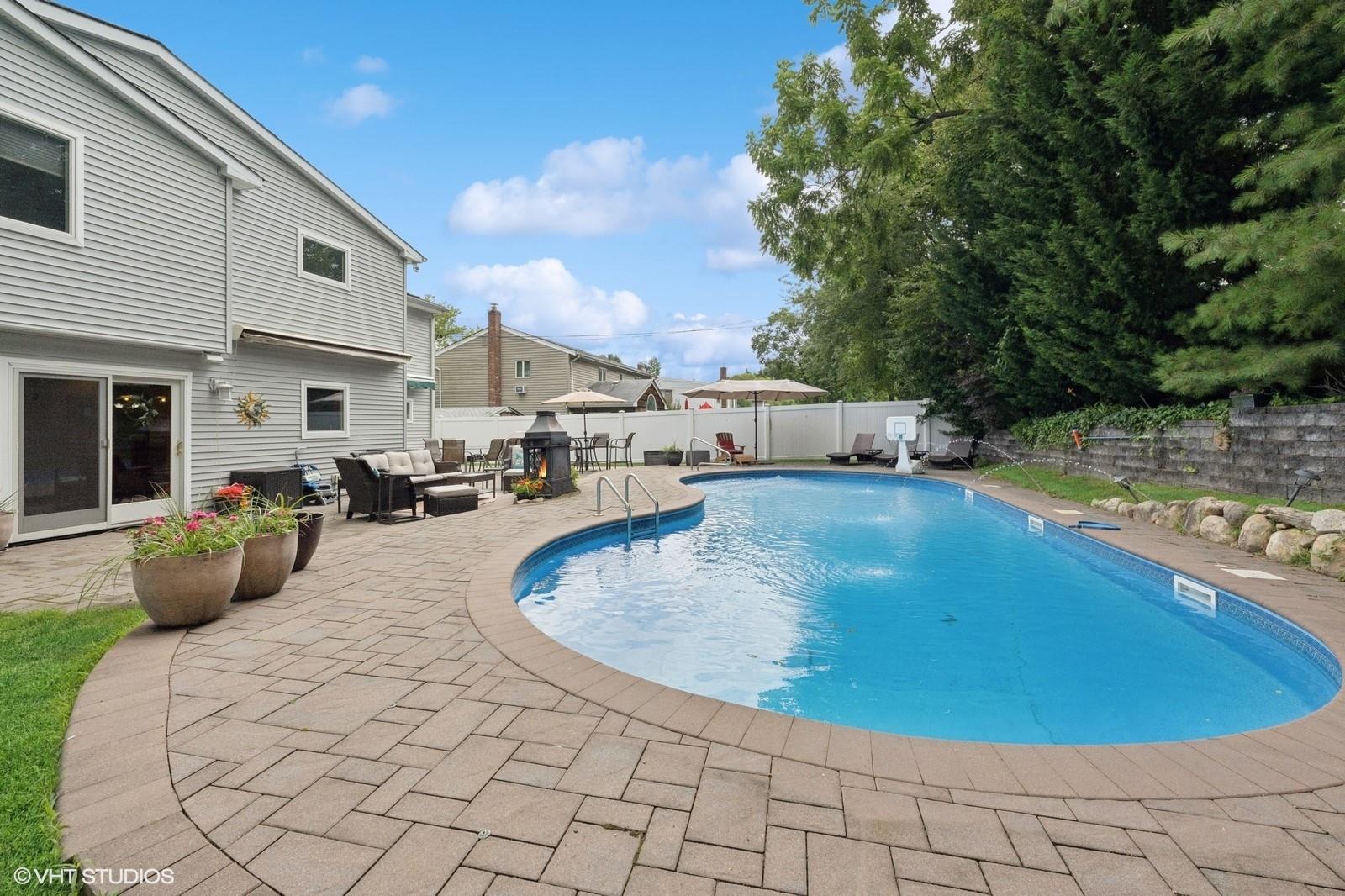 9 Fern Drive W