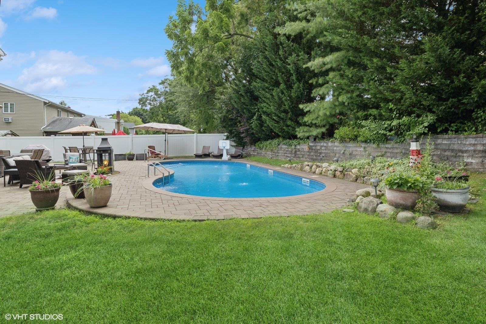 9 Fern Drive W