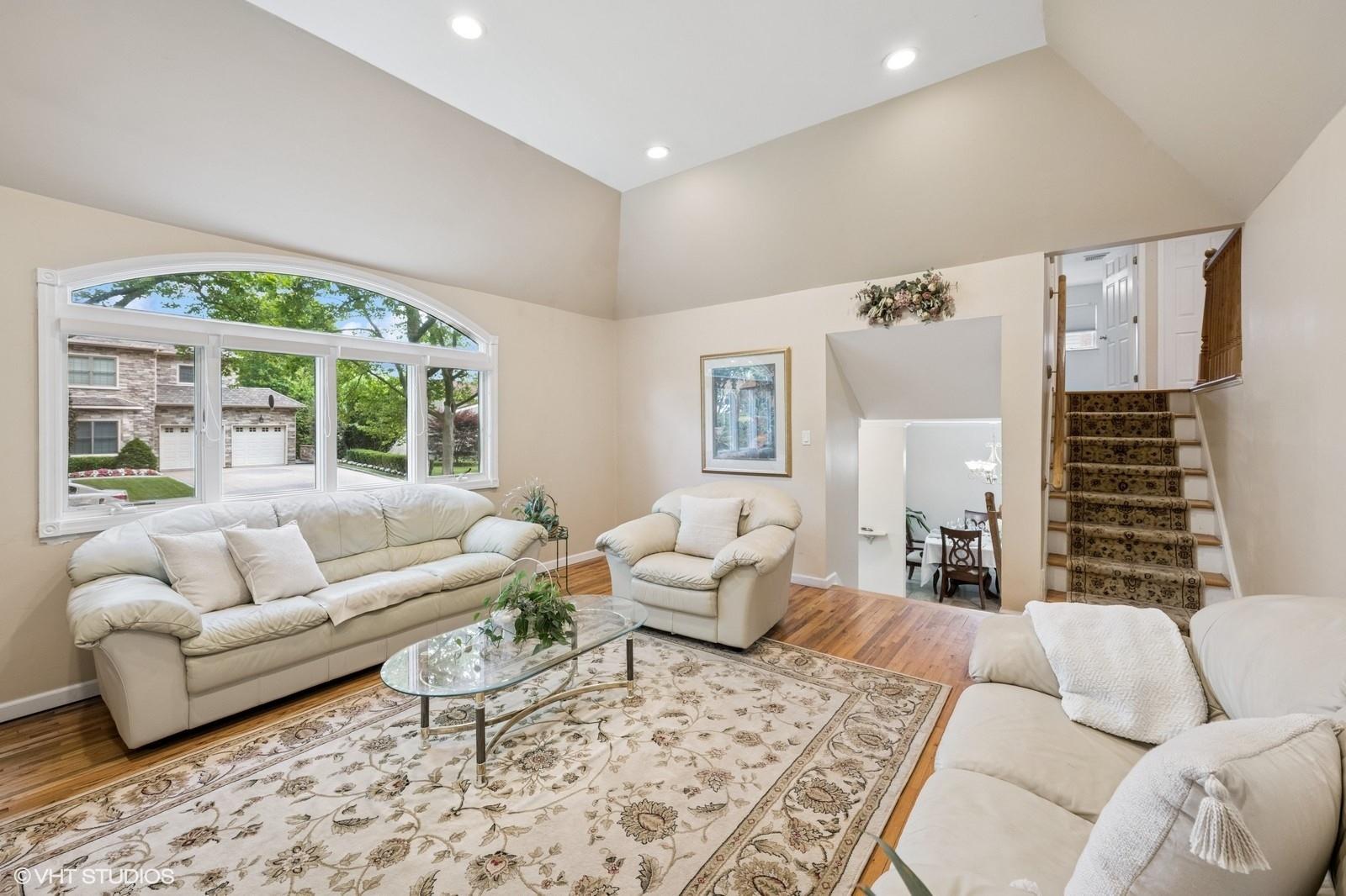 9 Fern Drive W