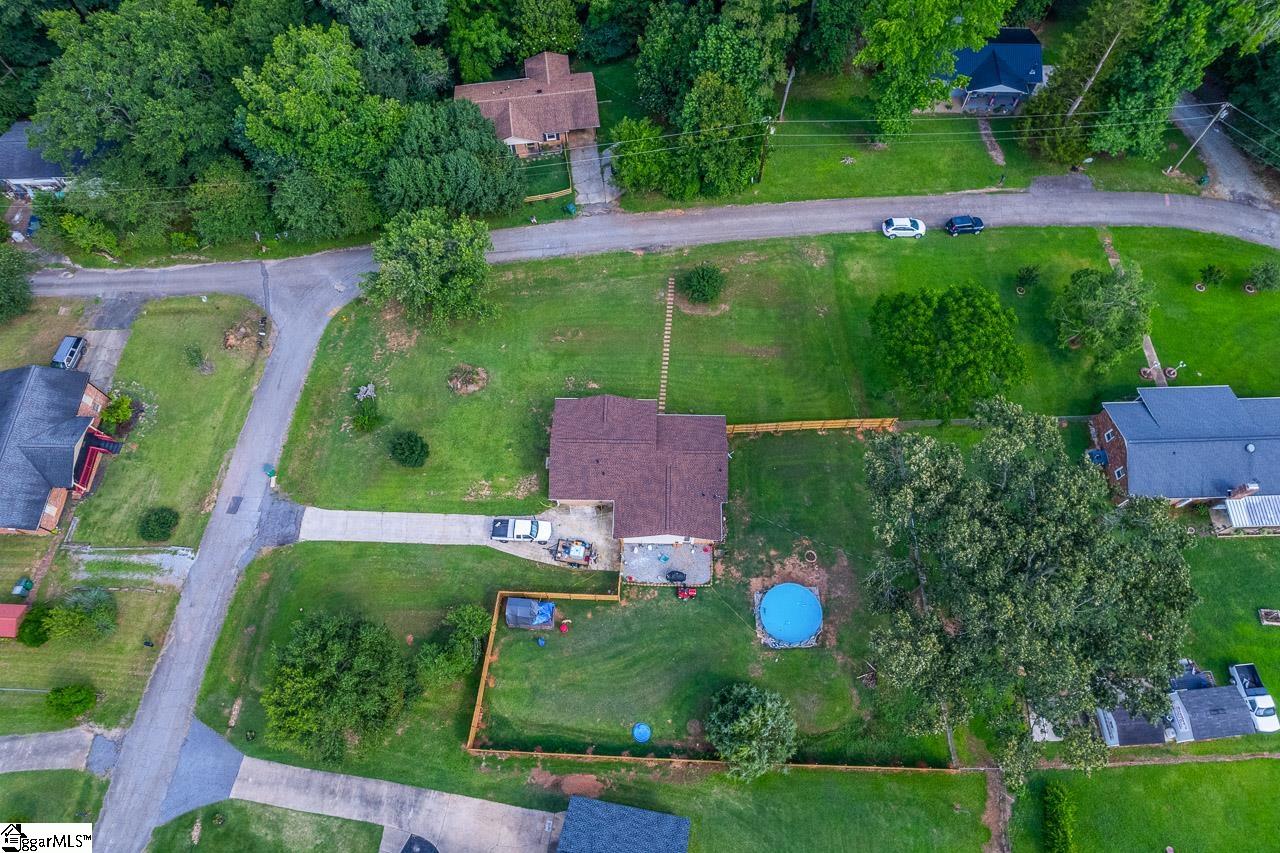 13 Thomas Drive