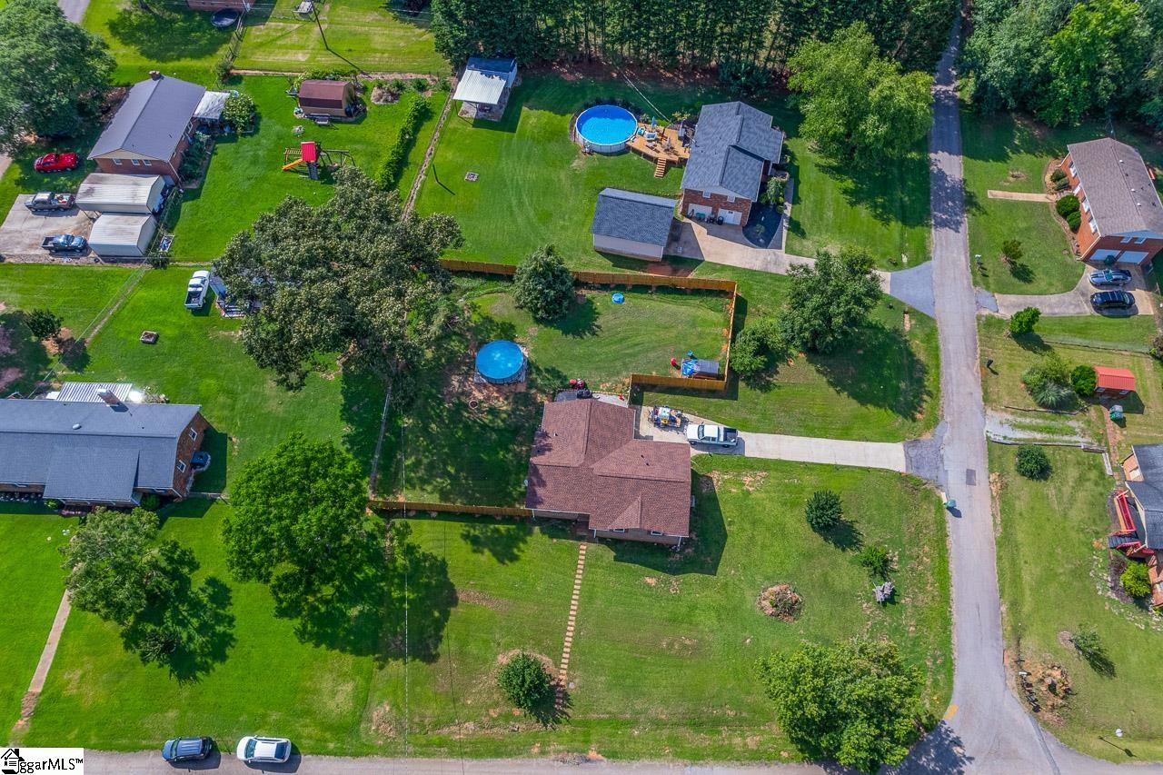 13 Thomas Drive