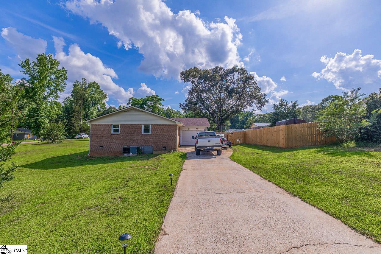 13 Thomas Drive