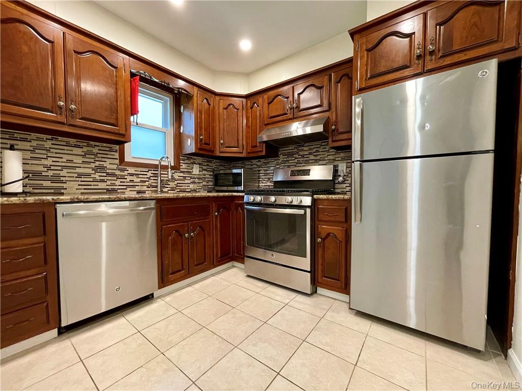 3 Elizabeth Place Unit: 1st Fl