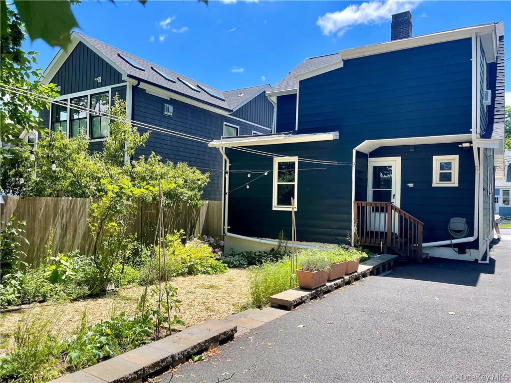 3 Elizabeth Place Unit: 1st Fl