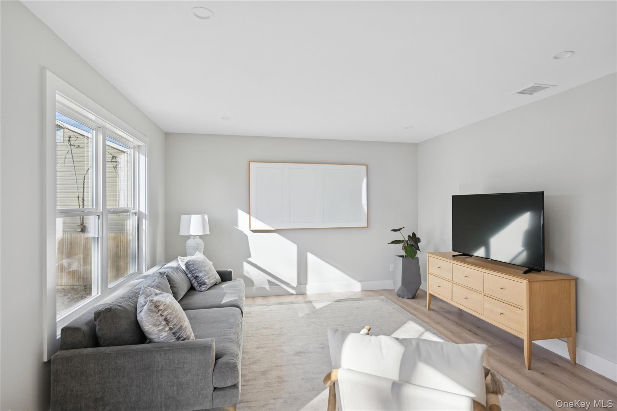 909 Ostrander Avenue