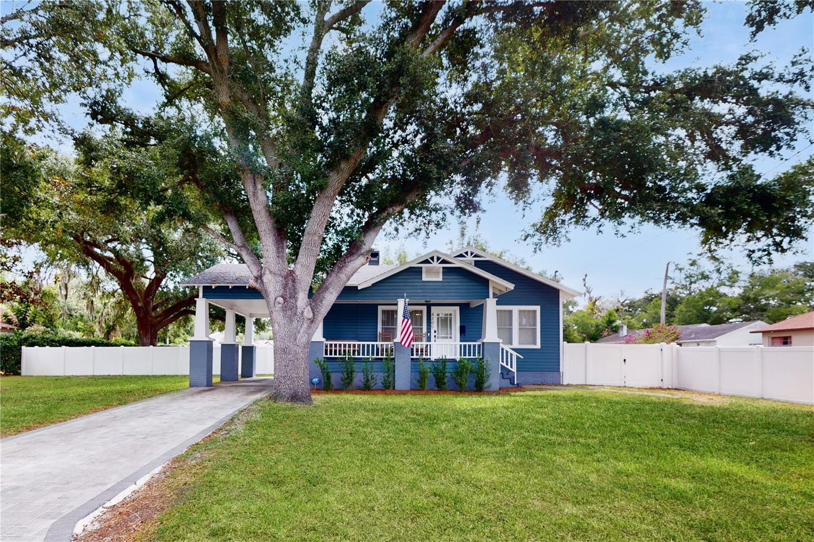 4205 N MYRTLE AVE