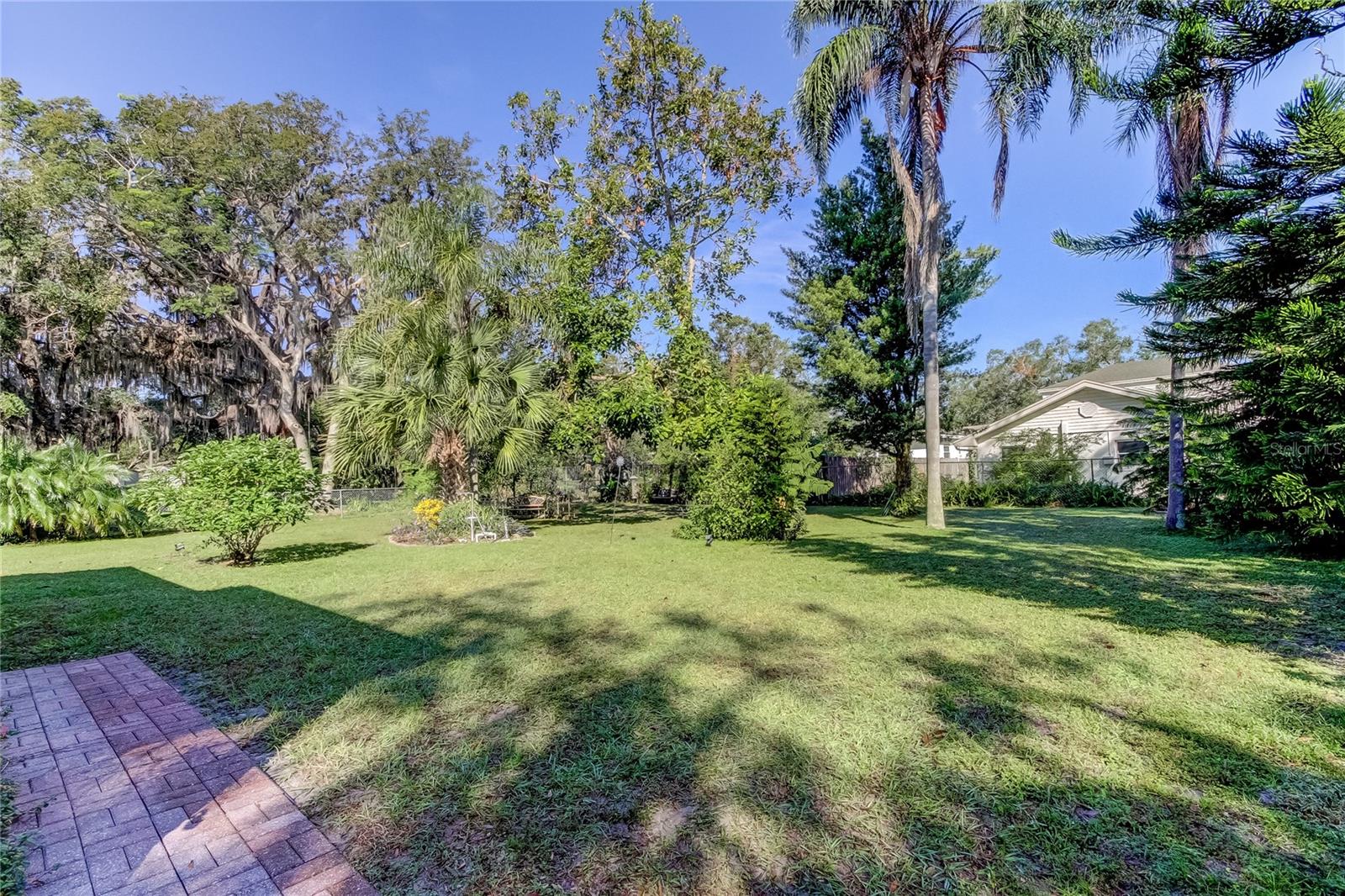 438 S RIVERHILLS DR