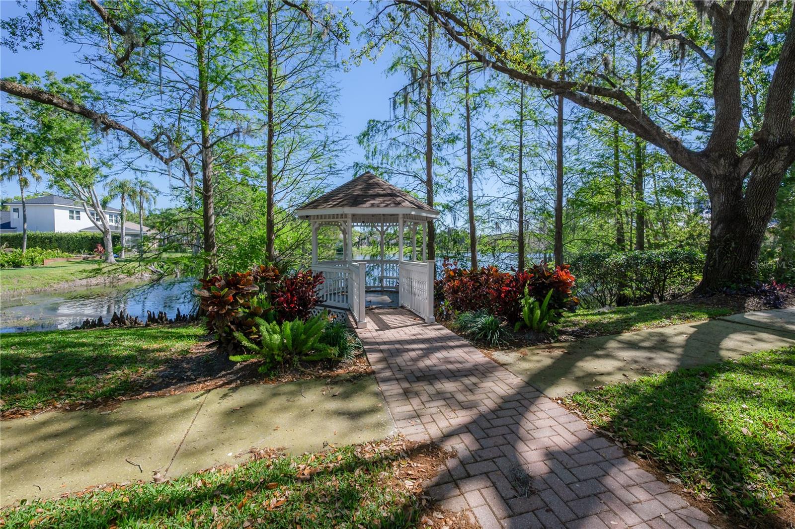 505 STRATFIELD DR