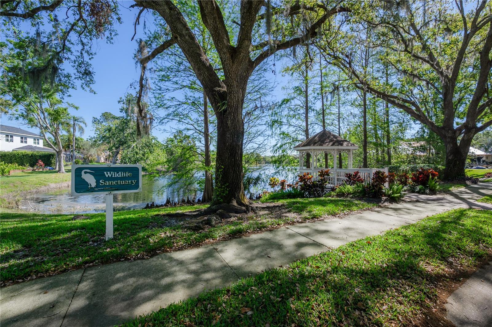 505 STRATFIELD DR